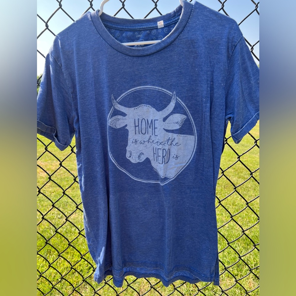 TURNROWS “Home is Where the Herd is” blue tshirt in size large.